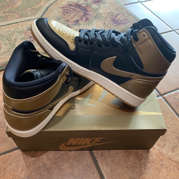 Jordan 1 Retro High OG "Black And Gold" Men's shoe - Picture 11 of 15